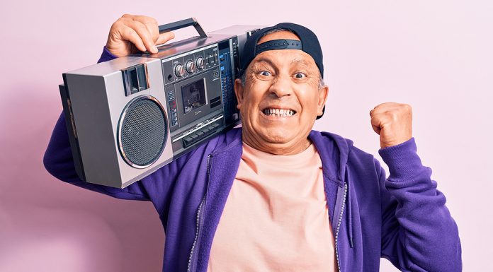 El podcast se reinventa con la llegada masiva de oyentes mayores