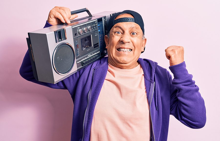 El podcast se reinventa con la llegada masiva de oyentes mayores