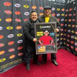 Amador Bustos recibe reconocimiento por sus 45 años de trayectoria en la radio