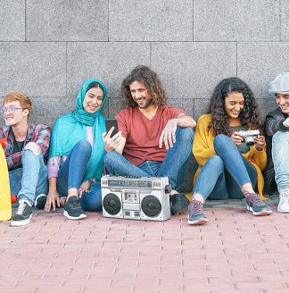 Gen Z se siente sobrerrepresentada en anuncios y decepcionada ante el contenido