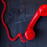 Por qué hay que tener complacencias y saluditos al aire en la emisora