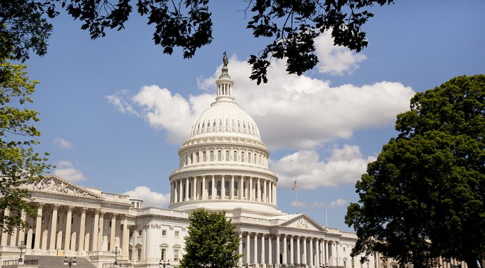 Receso en el Congreso ralentiza aprobación de ‘Ley de Radio AM para Cada Vehículo’