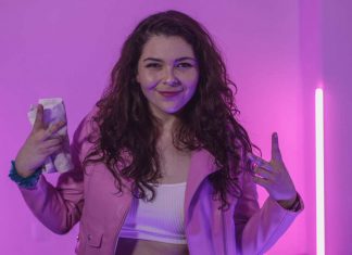 Orkidea Mora/Cantante, compositora y actriz; La creación y difusión artística en la era digital