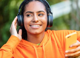 La radio y su desafío más urgente: Encontrar a su oyente digital