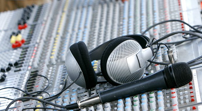 Del aire a lo digital: AM/FM frente al cambio de hábitos musicales