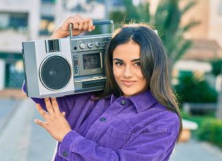 93 % de los hispanos escuchan radio al menos una vez al mes