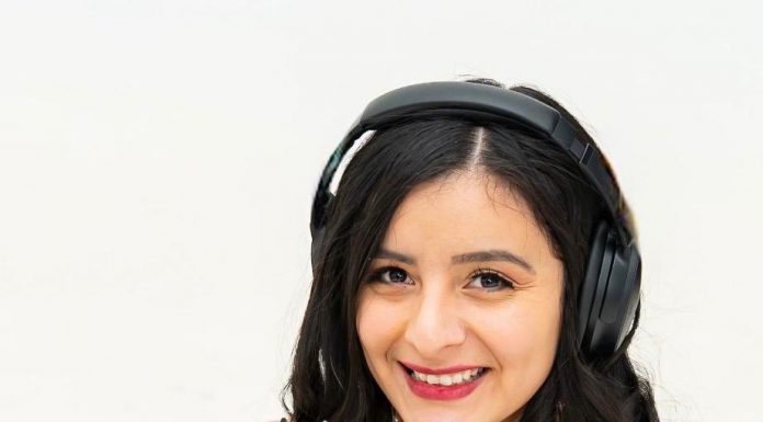 Lupita ‘Yeyé’: constancia, cercanía y la reinvención al micrófono