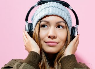 Grupos radiofónicos hispanos en EE. UU. más escuchados online / diciembre 2025