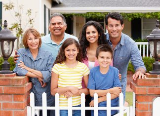 Latinos biculturales: Un motor de crecimiento social y económico