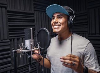 Gerardo Carmona/Locutor Comercial; La voz como puente entre marcas y emociones