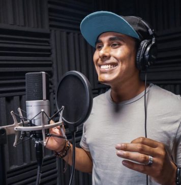 Gerardo Carmona/Locutor Comercial; La voz como puente entre marcas y emociones