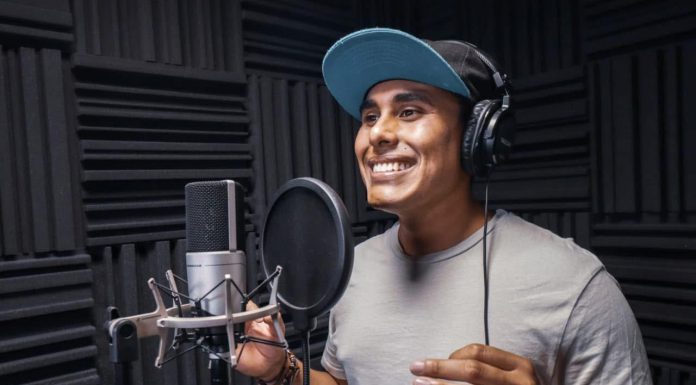 Gerardo Carmona/Locutor Comercial; La voz como puente entre marcas y emociones