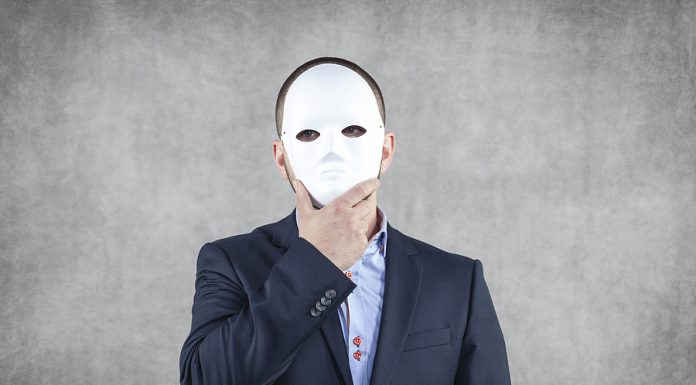 ¿Puede el anonimato revitalizar la radio?