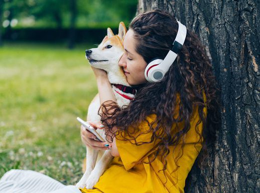 Grupos radiofónicos hispanos en EE. UU. más escuchados online / enero 2026