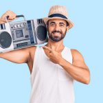 El auge del mercado hispano consolida a la radio como medio clave