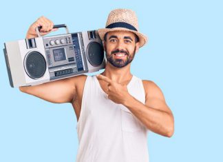 El auge del mercado hispano consolida a la radio como medio clave