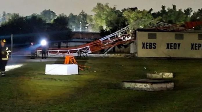 Colapsa antena de NRM Comunicaciones en Iztacalco, CDMX