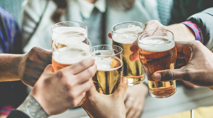 94 % de los que celebran las festividades planean hacer compras