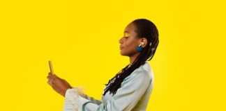 Lanzamientos de podcasts tocan mínimo histórico, pero producción sigue creciendo