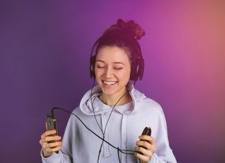 Edison Research: Jóvenes pasan más de 4 horas al día escuchando audio