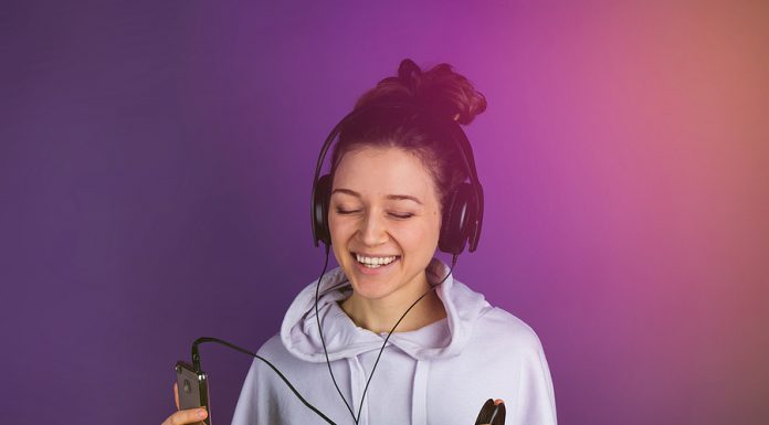Edison Research: Jóvenes pasan más de 4 horas al día escuchando audio