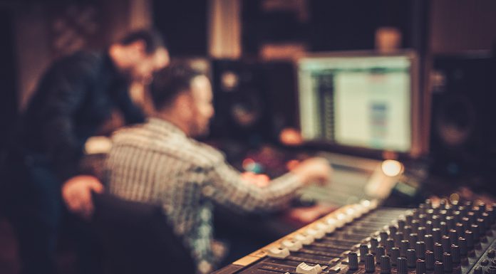 5 Formas de darle un giro a tu carrera como productor de radio