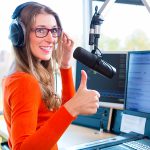 El error de leer noticias de internet en radio