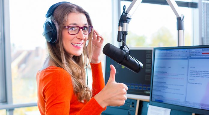 El error de leer noticias de internet en radio