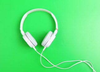 Grupos radiofónicos hispanos en EE. UU. más escuchados online / abril 2026