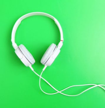 Grupos radiofónicos hispanos en EE. UU. más escuchados online / abril 2026
