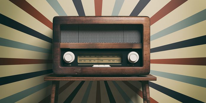 Radio Old Fashioned On Wooden Table, Retro Wall Background, 3D I