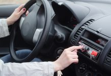 Estudio: Automovilistas siguen prefiriendo la radio sobre la música Streaming