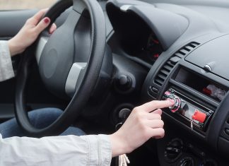 Estudio: Automovilistas siguen prefiriendo la radio sobre la música Streaming
