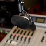 Nadie nace sabiendo producir radio: 5 habilidades que se aprenden en el camino