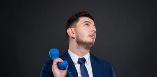 4 Formas de terminar llamadas al aire que están siendo incómodas/aburridas
