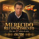 Le dijeron que no tenía voz para la radio. 37 años después, triunfa al aire