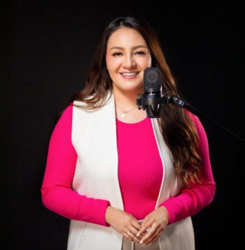 Claudia Estrella/Locutora Comercial; “Hacer que cada segundo al aire tenga valor”
