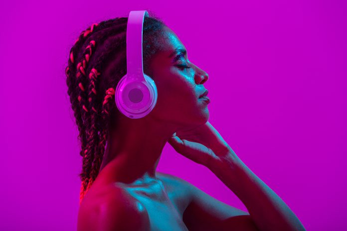 Image of serious amazing beautiful young african naked woman pos