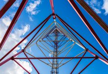 ¿Cómo conseguir una emisora de radio en Colombia?