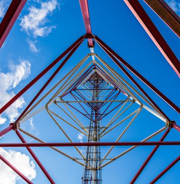 ¿Cómo conseguir una emisora de radio en Colombia?